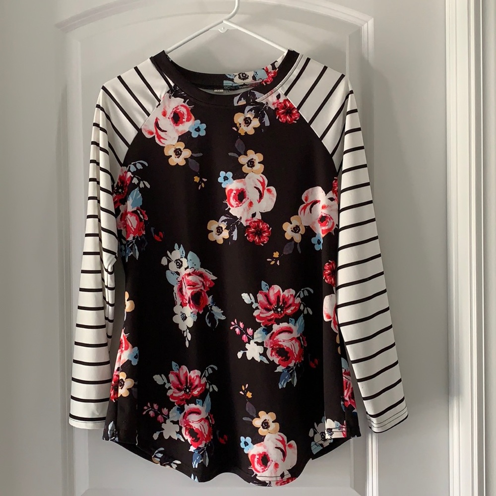 Medium long sleeve floral tunic